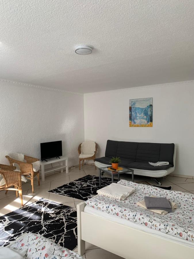 1 Souterrainfenster Apartment *