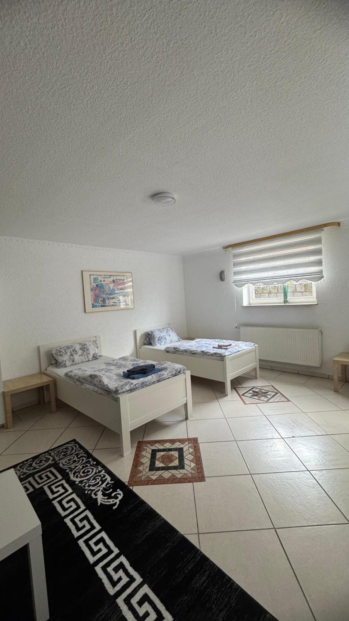 1 Souterrainfenster Apartment Hannover